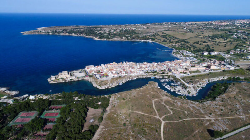 Brucoli, borgo marinaro tra mare e castello
