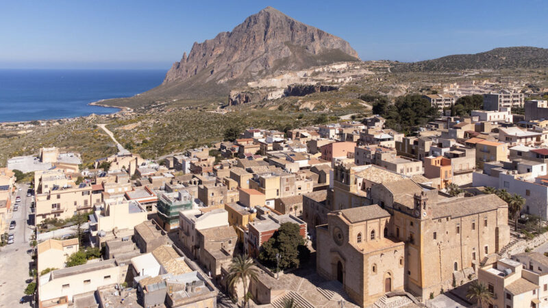 Cornino e cave di marmo set di un thriller