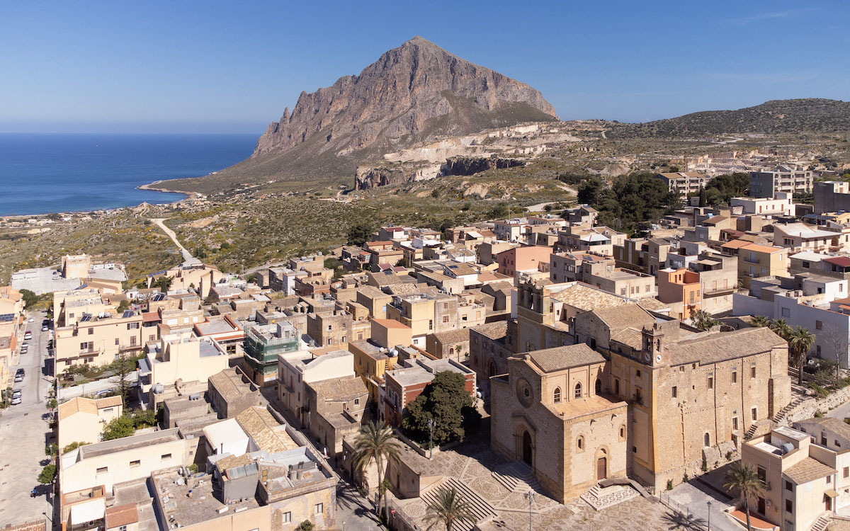 Cornino e cave di marmo set di un thriller